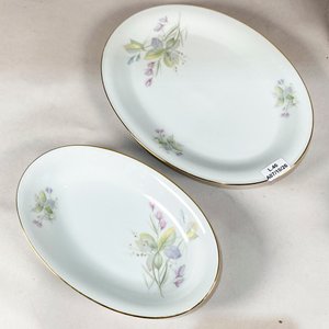 Conjunto de Porcelana Bavaria Tirschenreuth: Rabanera, Mantequera, Salsera y Bandeja Oval con Flores y Oro - imagen 2