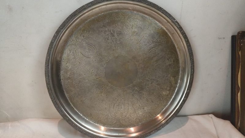 Bandeja circular en metal decorativa - imagen 3