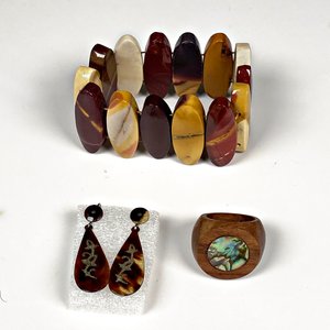 Conjunto de Joyería: Brazalete, Anillo y Aretes de Carey y Plata - imagen 2