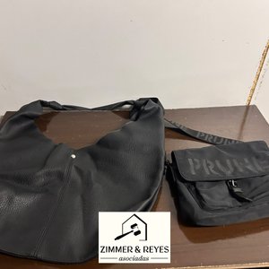 Lote anterior: Bandolera y Cartera Prüne Negra de Cuero y Tela