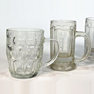 Juego de 8 Vasos Cerveceros de Vidrio Transparente con Cuerpo Prensado - imagen 3
