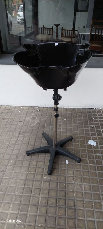 Lavatorio de cabellera en metal negro - imagen 1