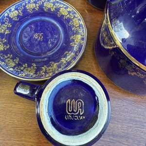 Lote anterior: 1 juego en ceramica nacional 15 piezas (tetera, lechera, lecherita, azucarera, 6 tazas y 6 platillos)