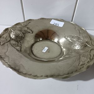 Centro de Mesa y Set de Especieros Plateados con Diseño Floral - imagen 3