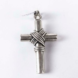 Crucifijo de Plata Maciza con Diseño Trenzado - imagen 2