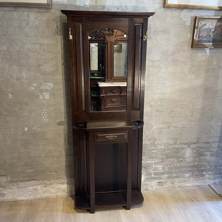 Lote anterior: Perchero de pie en cedro con cajón y espejo - Medidas: 72x190cm