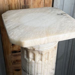 Gran Pedestal de Mármol con Diseño de Frutas - imagen 3