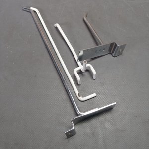 Más de 120 perchas en metal para exhibir en diferentes formas y tamaños.  - imagen 4