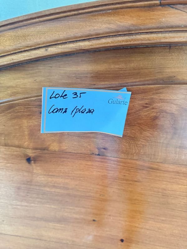 Cama antigua de madera con detalles - imagen 11