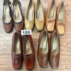 Lote siguiente: Lote de 5 Pares de Zapatos de Cuero para Mujer - Artesanales Uruguayos