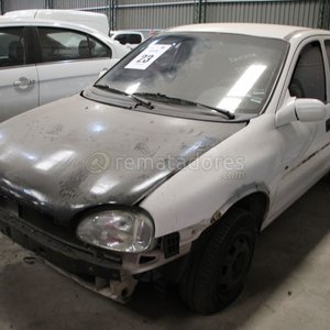 Chevrolet Corsa Blanco con Detalles de Uso - imagen 1