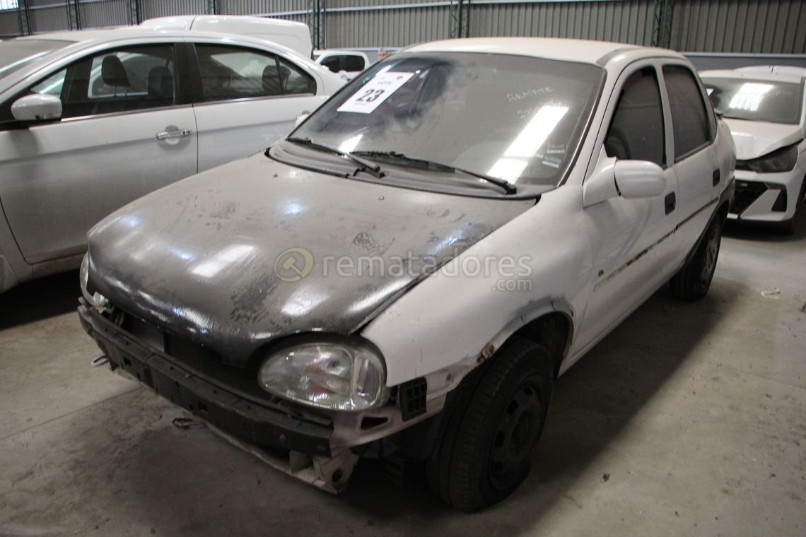 Chevrolet Corsa Blanco con Detalles de Uso