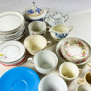 Conjunto de Vajilla: Tazas, Azucarero, Platillos y Platos de Postre - imagen 4