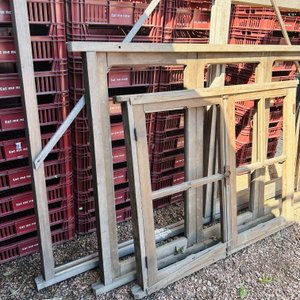 Lote #041 – Tres ventanas en madera con detalles – 230×150 – 190×120 – 135x100cm - imagen 4