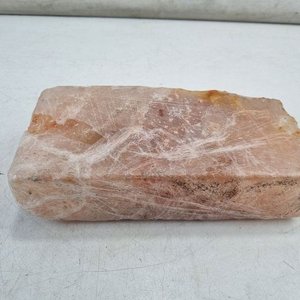 Lote siguiente: L 347 - 1 Pieza - Importante bloque de sal del Himalaya con propiedades decorativas y gastronómicas (Medidas 22x10x5cm)