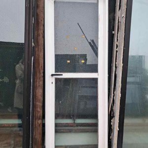 Lote anterior: Puerta de Madera con Vidrio y Mosquitero