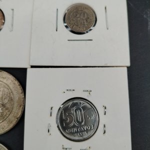 Lote de 9 Monedas de Brasil de Diferentes Épocas y Materiales - imagen 9