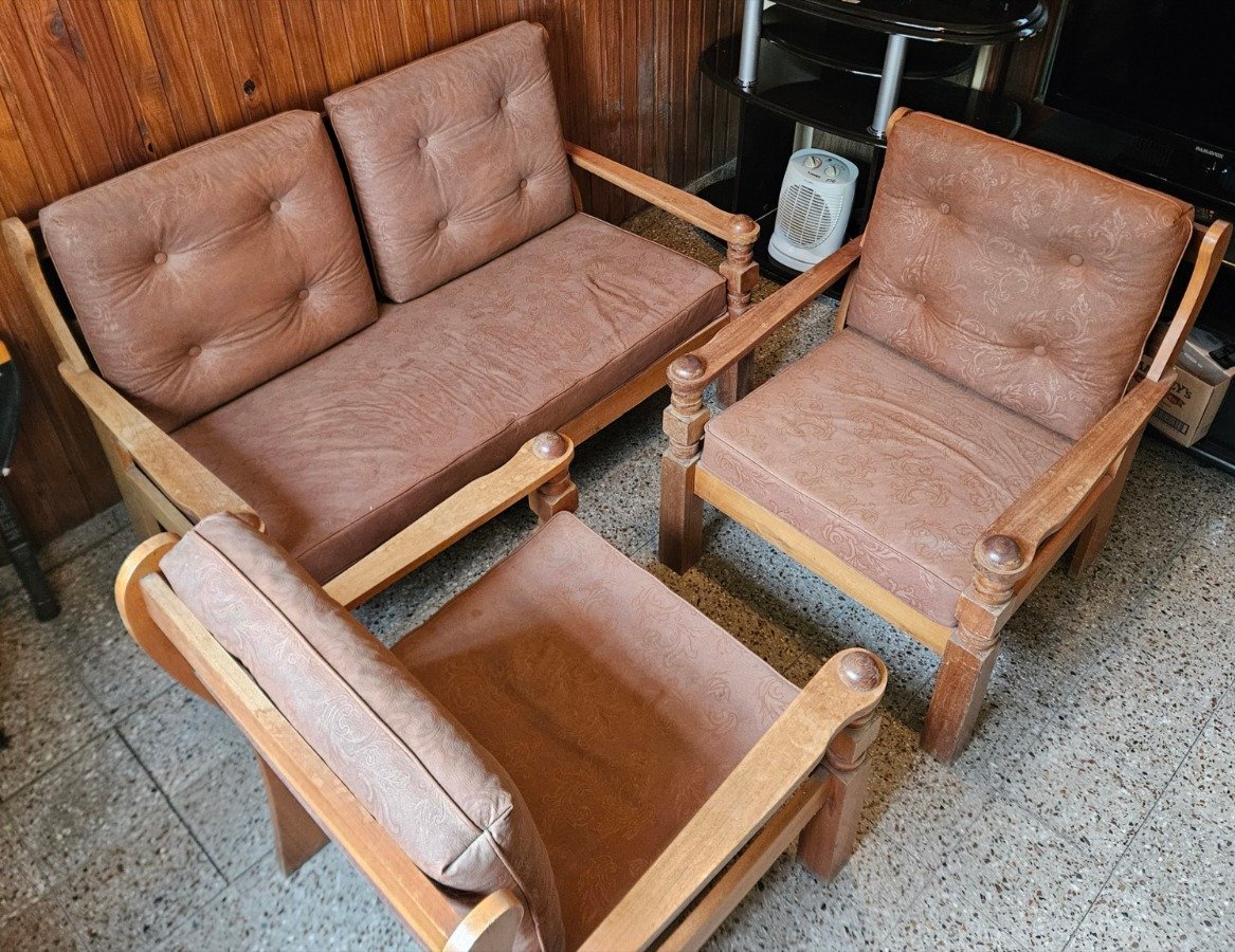 Juego de Living de Madera con Tapizado Marrón