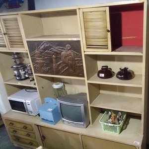 Lote anterior: Mueble Modular Blanco con Puerta de Cobre Repujado