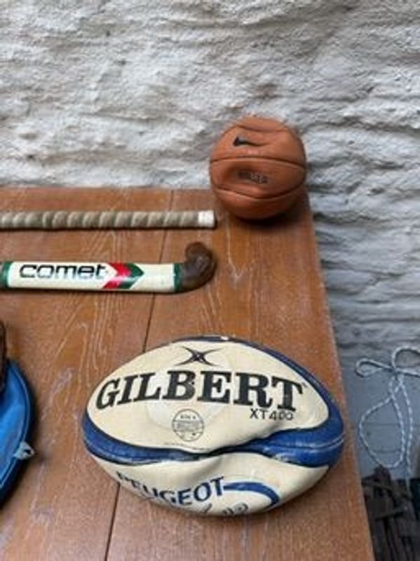 Equipamiento de hockey y raqueta de tenis - imagen 2