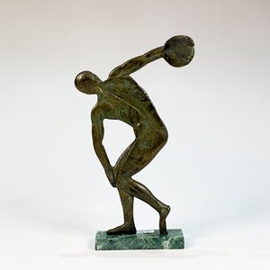 Escultura Discóbolo de Mirón en Metal sobre Base de Mármol Verde - imagen 4