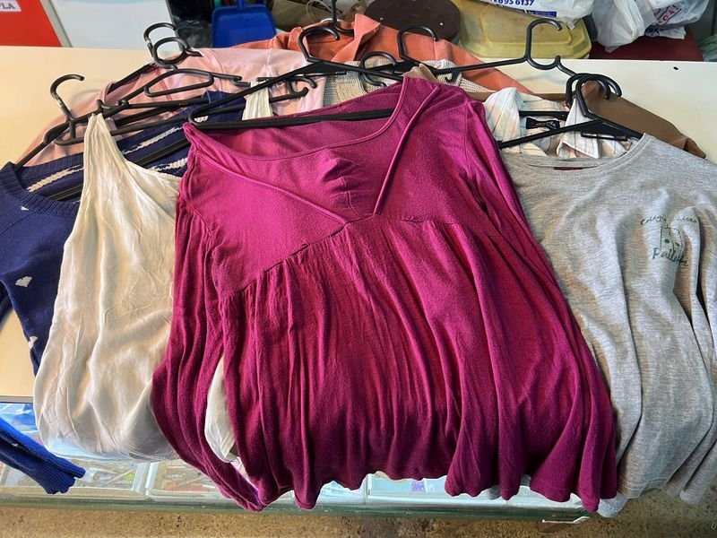 Remeras, prillis y blusas de dama post temporada en buen estado