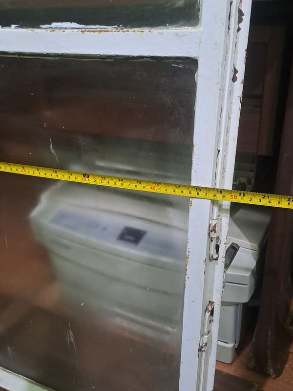 Ventanas con estructura de hierro y vidrios sanos - imagen 4