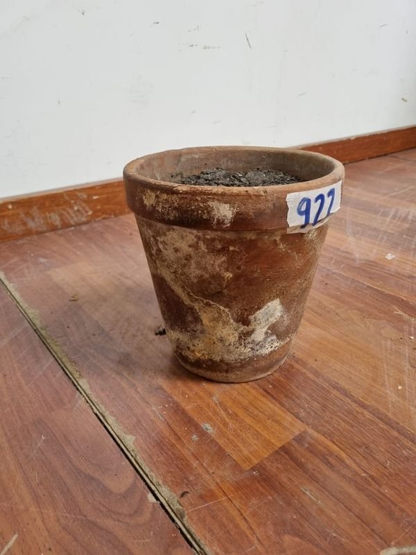 Maceta de barro antigua con defectos - imagen 2
