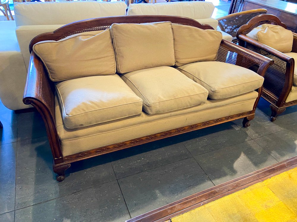 Sofá y Sillón de Madera con Detalles en Caña