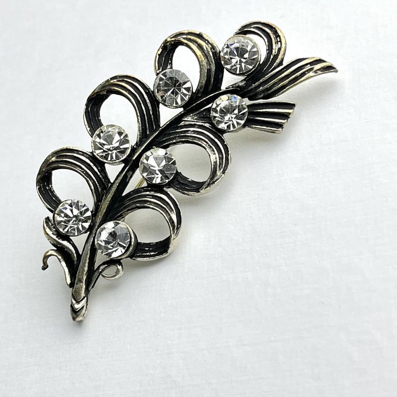 Collar de perlas y detalles en plata con flores azules - imagen 4