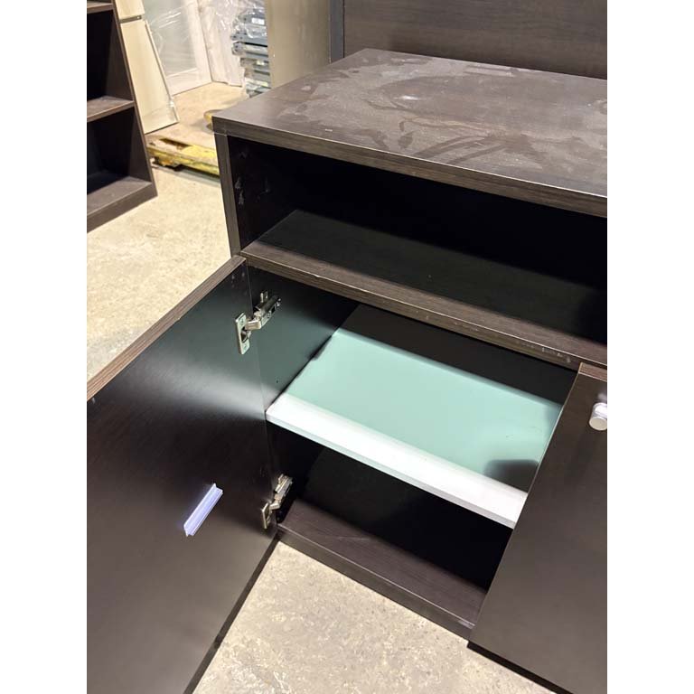 Mueble bajo con estante y puertas - imagen 2