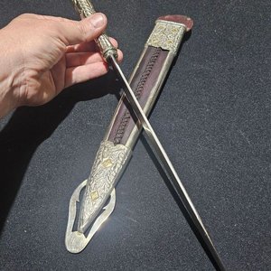 Cuchillo de Hoja Larga con Vaina Decorada Estilo "Picasso" - imagen 4