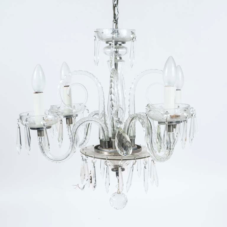 Lote anterior: Lámpara de cristal de 4 luces, con detalles y cascadas