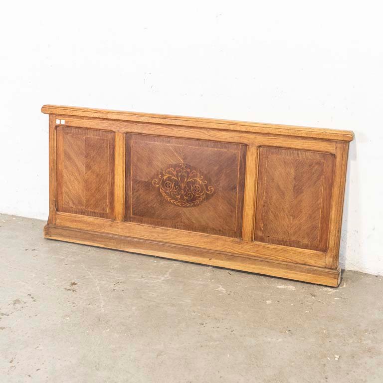 Lote siguiente: Respaldo de roble con marqueterie - Medidas: 144x66cm