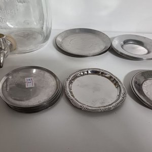Dispensador de Vidrio Yorkshire con Canilla y Posavasos Metálicos - imagen 2