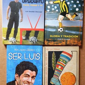 Lote siguiente: Lote de 4 Libros de Fútbol Uruguayo: Historia, Peñarol, Luis Suárez y Juveniles