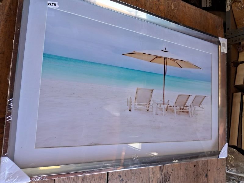 Cuadro decorativo escena playa en marco de metal y vidrio - imagen 4