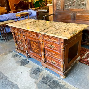 Mueble de madera tallada con tapa de mármol y banco antiguo - imagen 2