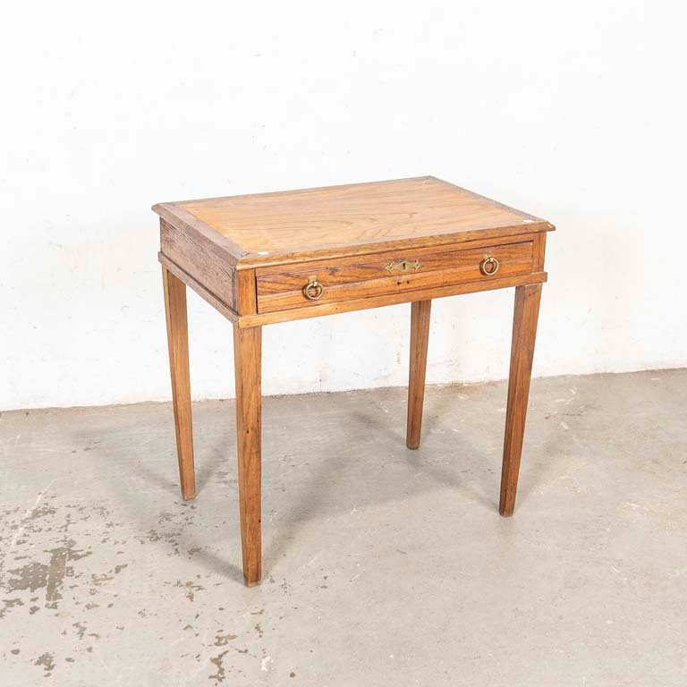 Lote siguiente: Mesa escritorio en roble con cajón