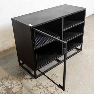 Mueble Metálico Negro con Puerta y Estantes - imagen 2