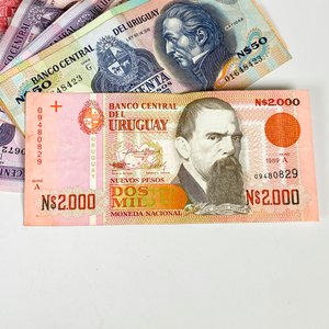 Lote de Billetes Varios: Uruguay y Guatemala - imagen 3