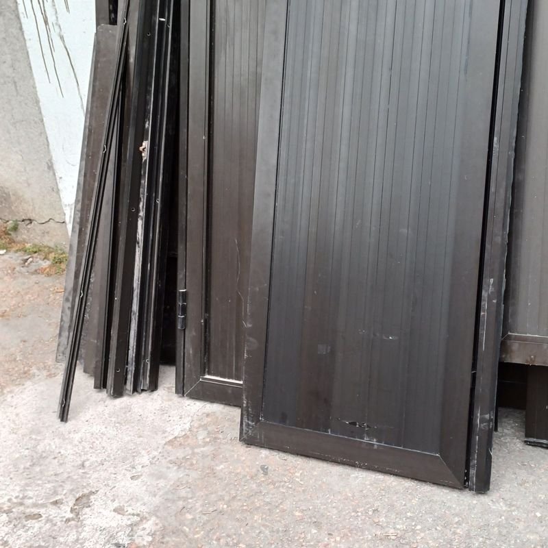 Lote de mamparas divisorias en carpintería de aluminio - imagen 9