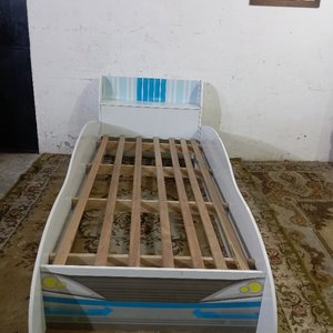 Lote siguiente: Cama Infantil de 1 Plaza con Diseño de Auto de Carreras