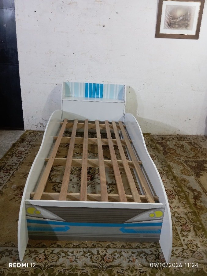 Cama Infantil de 1 Plaza con Diseño de Auto de Carreras