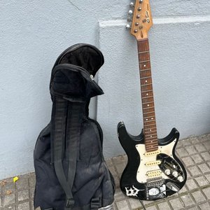 Guitarra Eléctrica Behringer "El Toro" para Repuesto - imagen 6