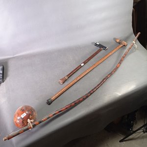 Lote anterior: Lote de 3 piezas: Bastón regulable, bastón de madera y berimbau