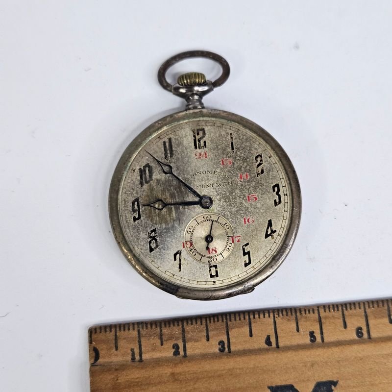 Reloj de bolsillo antiguo con inscripción 'Montevideo'