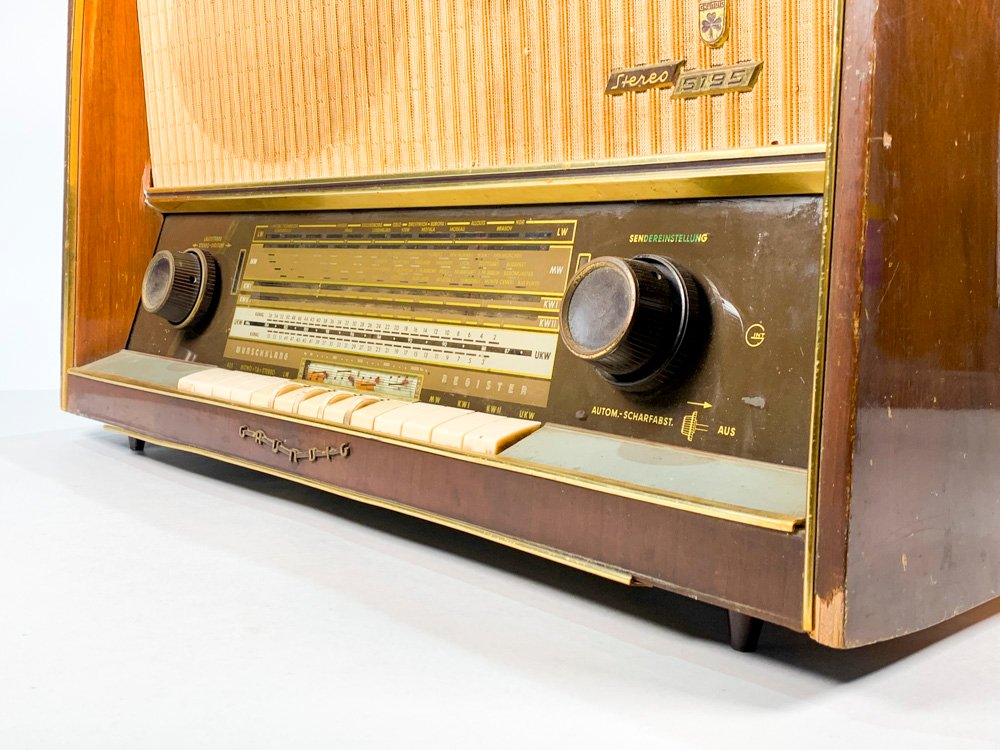Radio multibanda Grundig de 1960 con mueble de madera - imagen 3