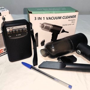 Radio Portátil AM/FM a Pilas Nueva en Caja y Aspiradora Portátil Mini - imagen 2