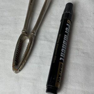 Lote siguiente: Rompenueces de Platina con Marcador Permanente